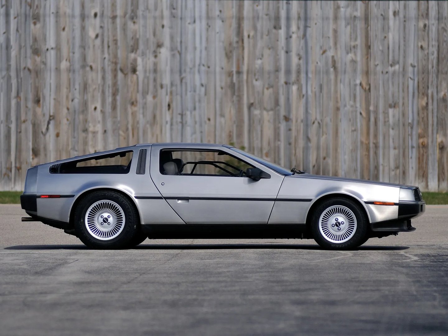 DeLorean_DMC-12_1_generation__Coupe__8.jpg