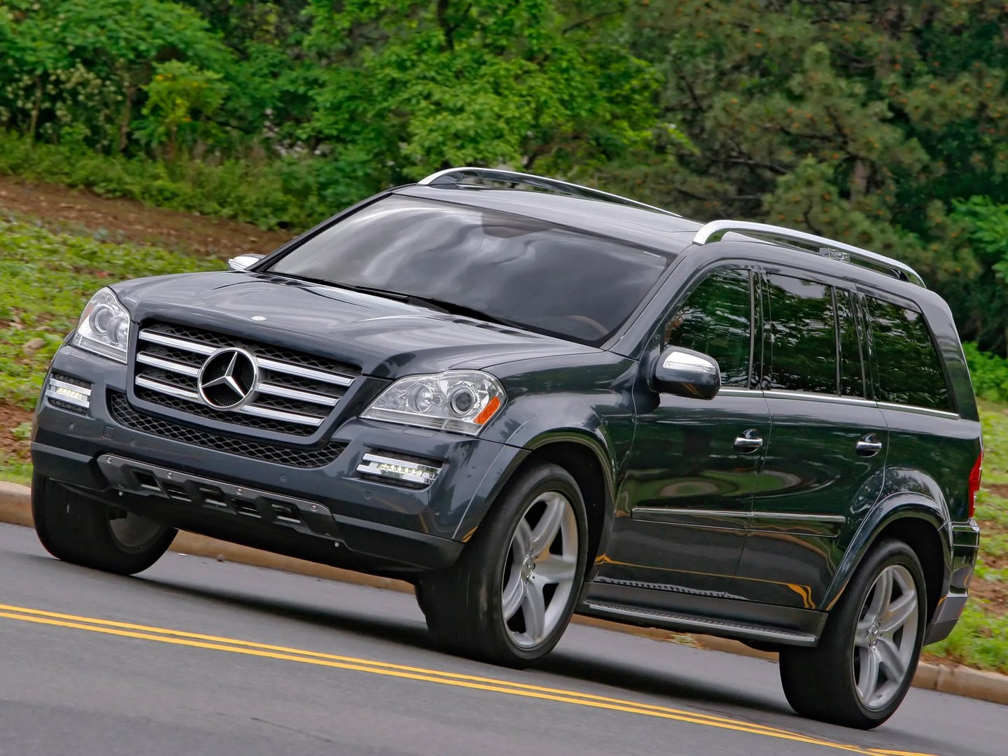 Mercedes_GL-Class_1_generation_restyling__SUV_5-doors__5.jpg