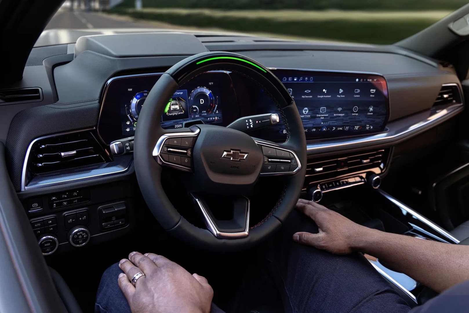 Chevrolet_Tahoe_5_generation_restyling_1__SUV_5-doors__5.jpg