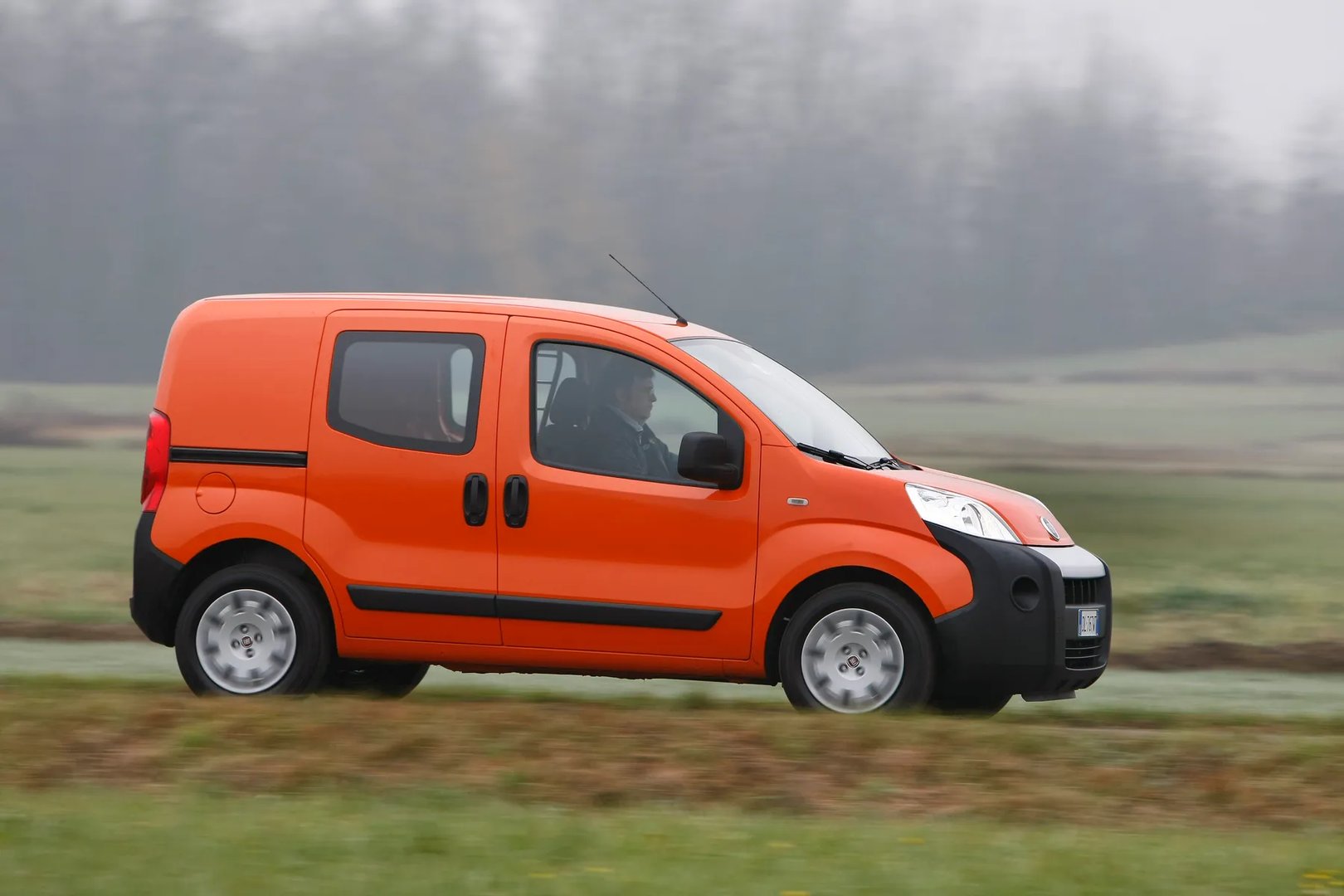 Fiat_Fiorino_3_generation__Minivan__10.jpg
