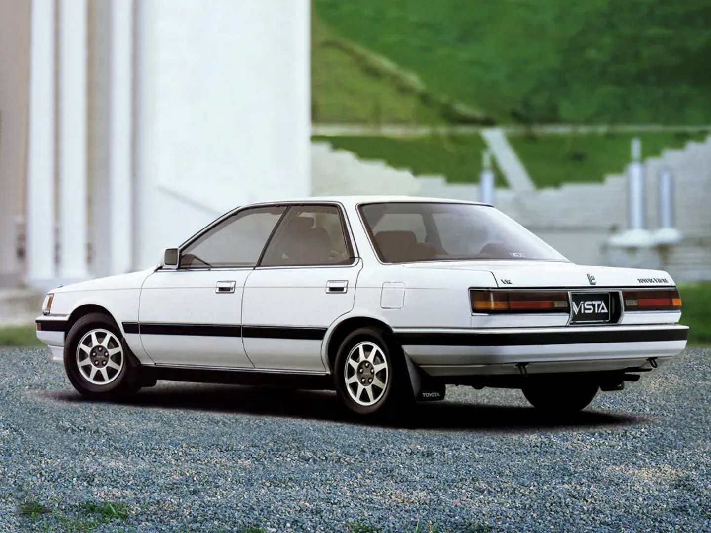Toyota_Vista_2_generation__Sedan__1.jpg