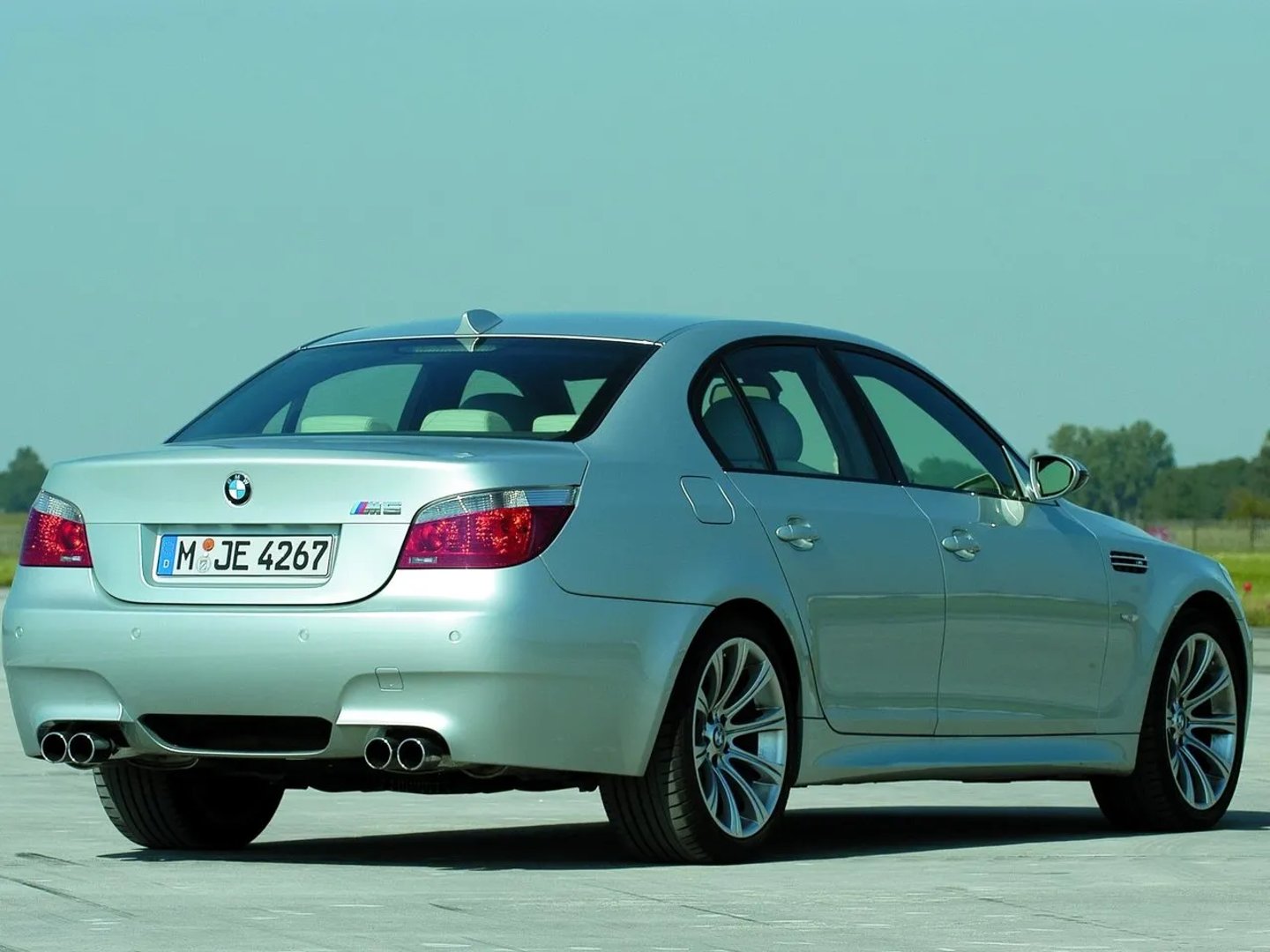 BMW_M5_4_generation__Sedan__1.jpg