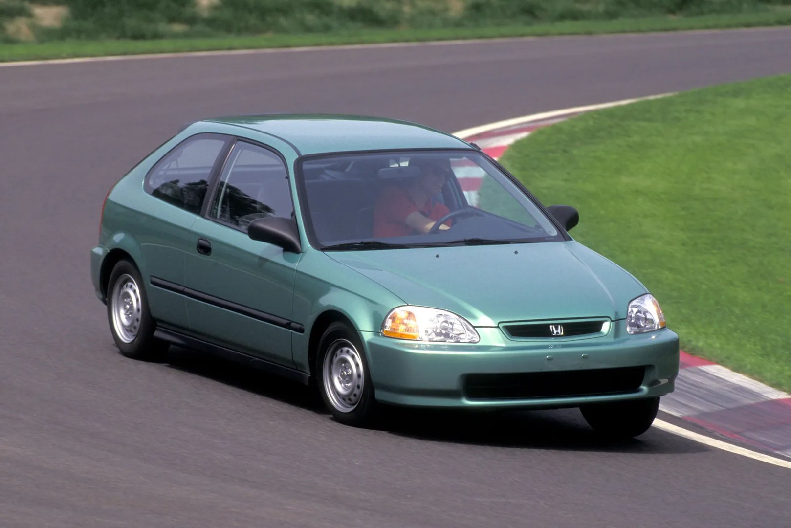 Honda_Civic_(USA)_6_generation__Hatchback_3-door__2.jpg