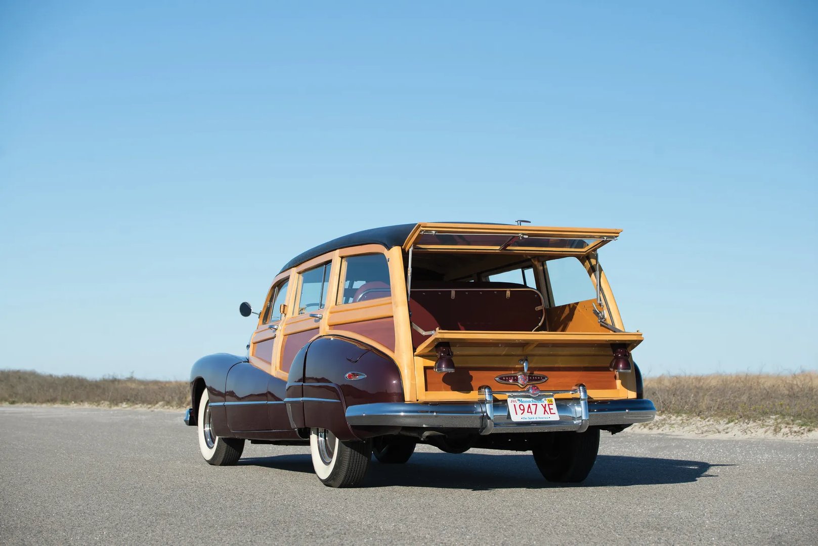 Buick_Roadmaster_4_generation__Estate_5-door__6.jpg