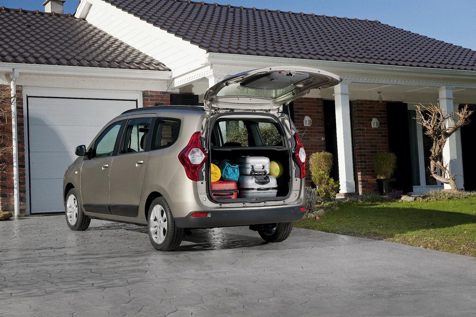 Dacia_Lodgy_1_generation__Compact_Van__8.jpg