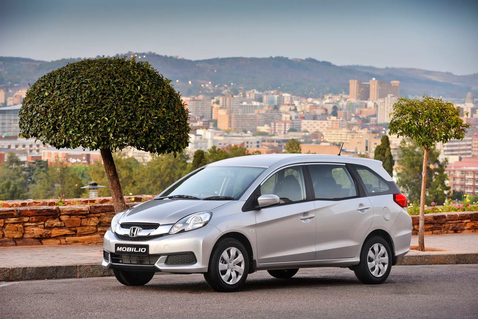 Honda_Mobilio_2_generation__Compact_Van__5.jpg