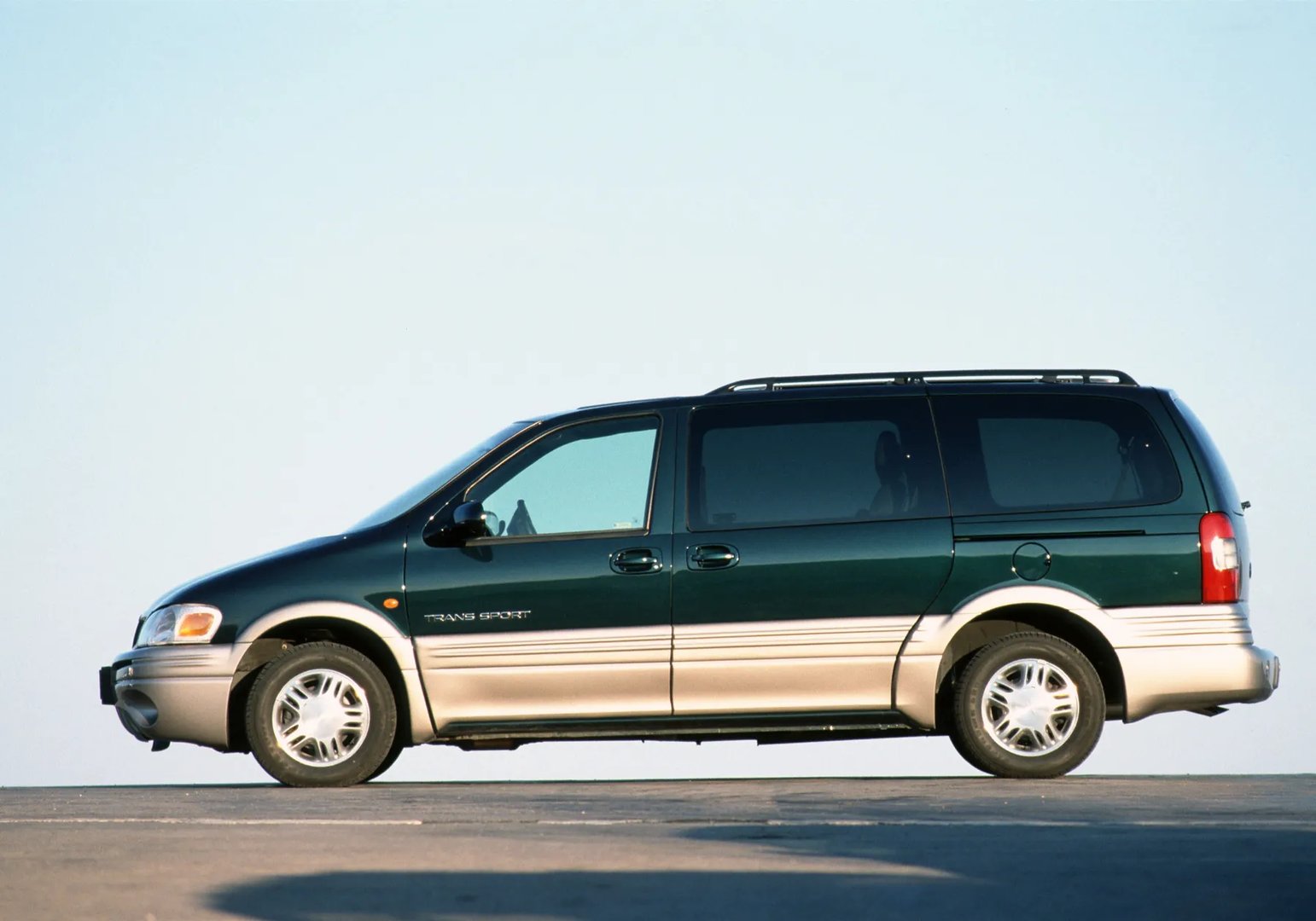 Chevrolet_Trans_Sport_1_generation__Minivan__8.jpg