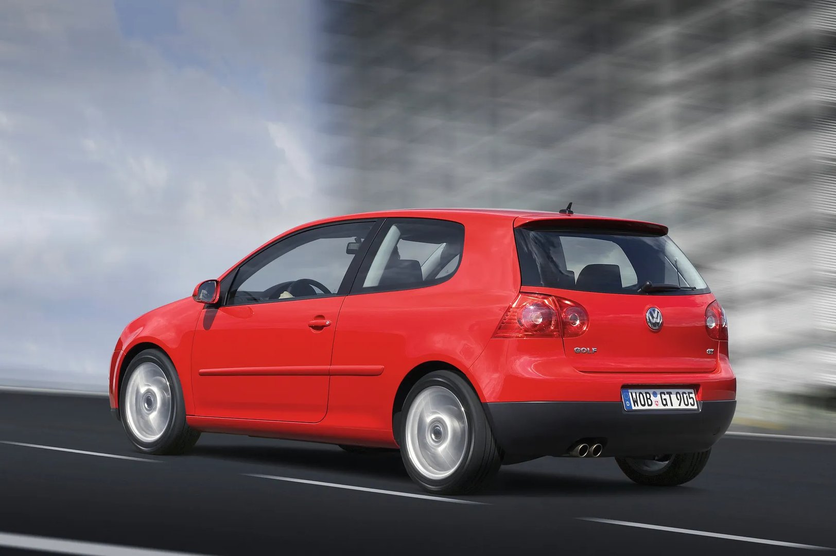 Volkswagen_Golf_5_generation__Hatchback_3-door__6.jpg