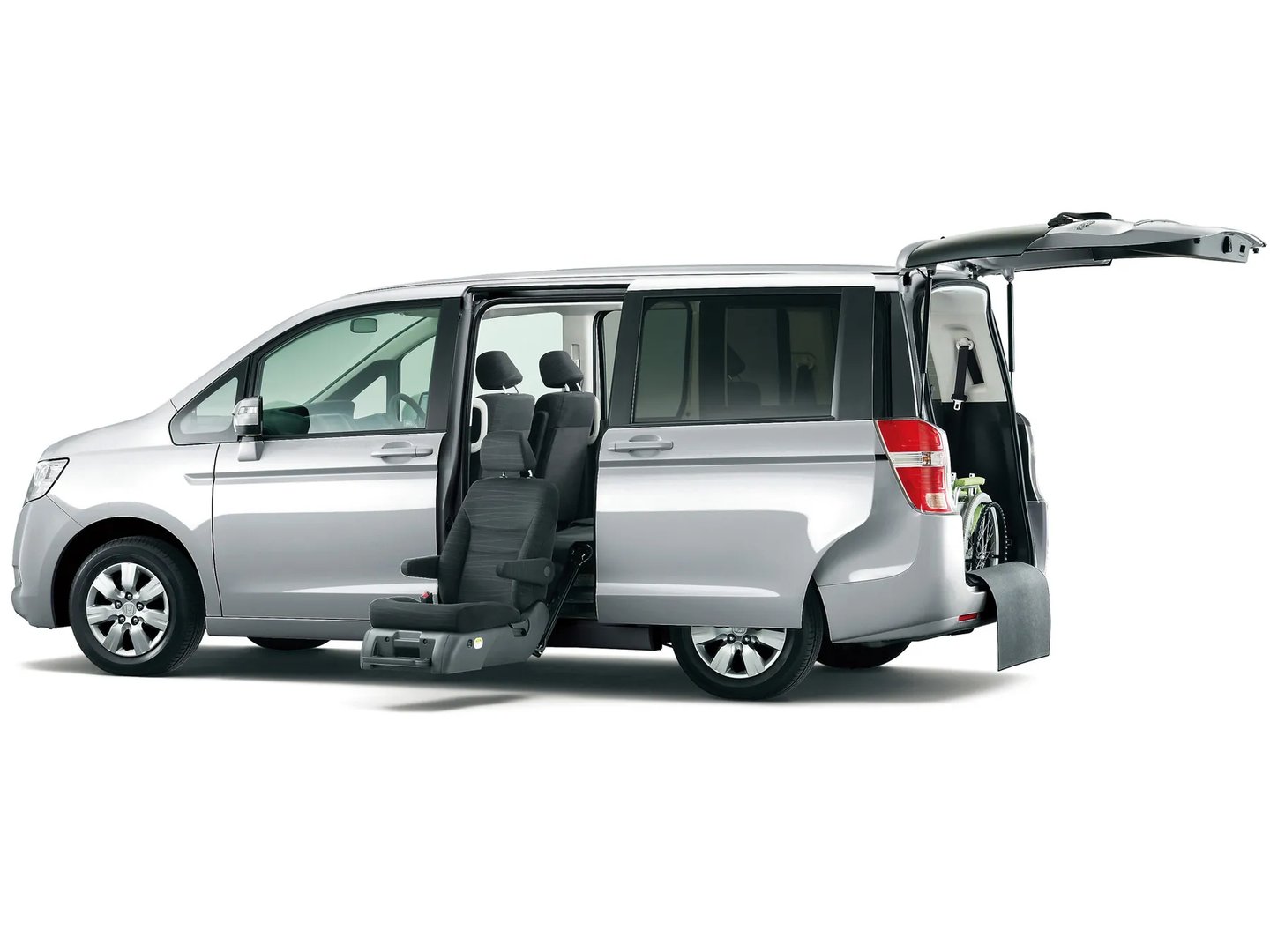 Honda_Stepwgn_4_generation__Minivan__6.jpg