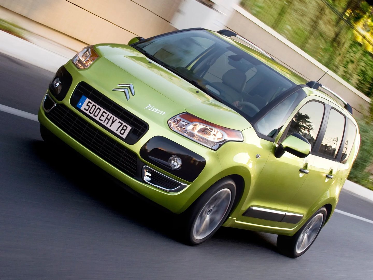 Citroen_C3_Picasso_1_generation__Compact_Van__12.jpg