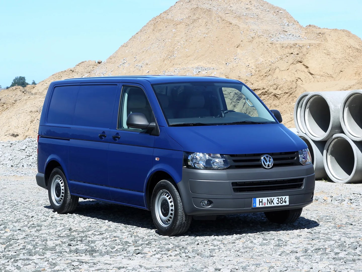 Volkswagen_Transporter_5_generation_restyling__Van__9.jpg
