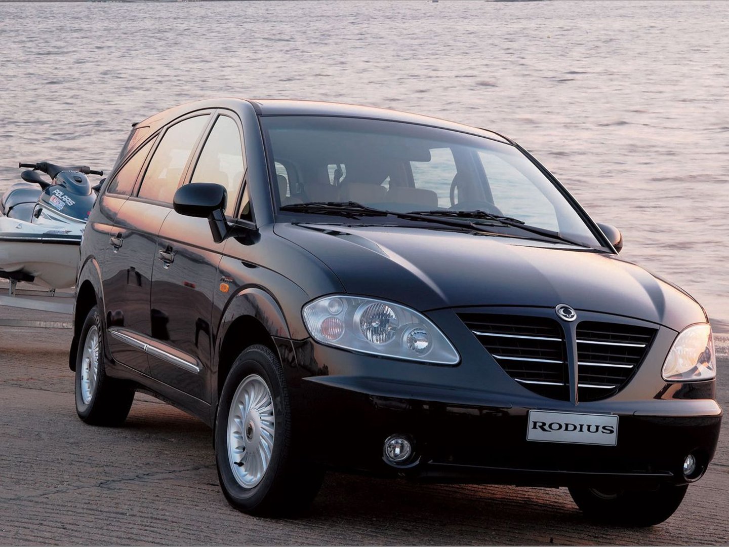 ssangyong_Rodius_1_generation__Minivan__13.jpg