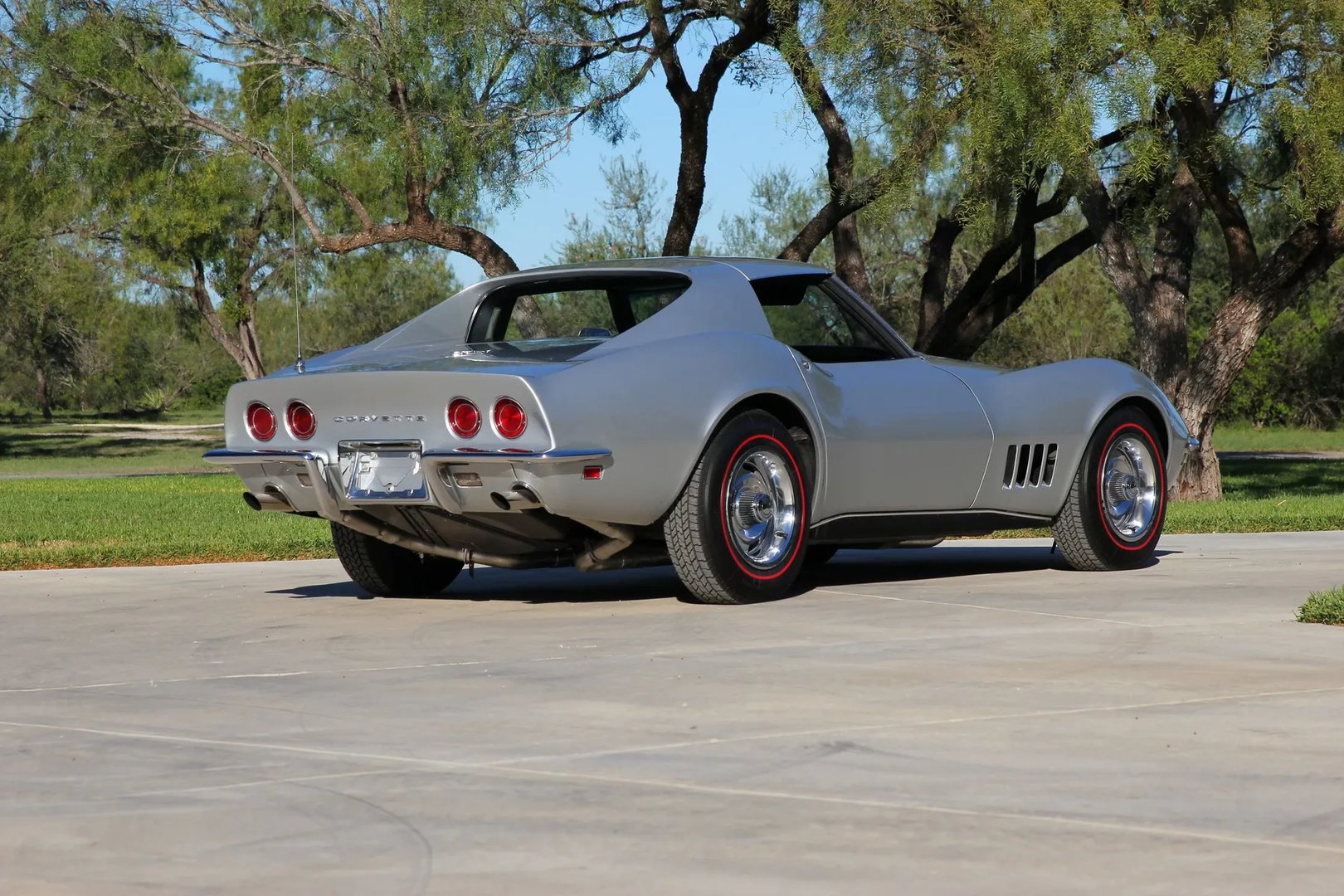 Chevrolet_Corvette_3_generation__Coupe__11.jpg