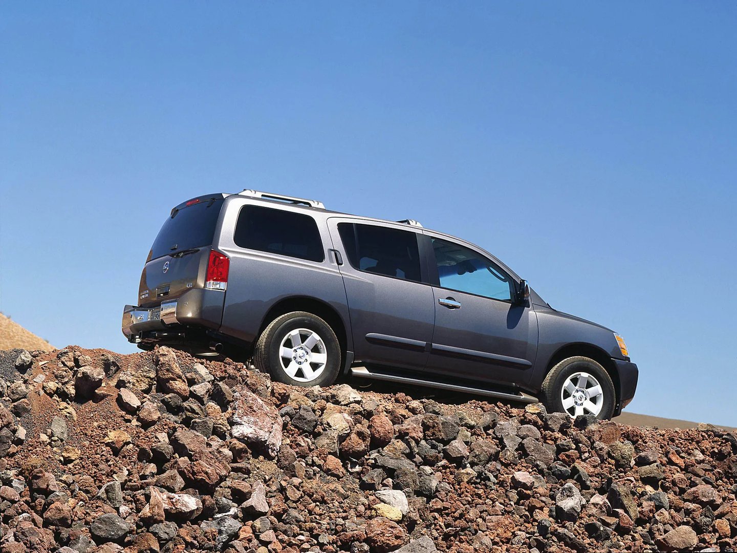 Nissan_Armada_1_generation__SUV_5-doors__5.jpg