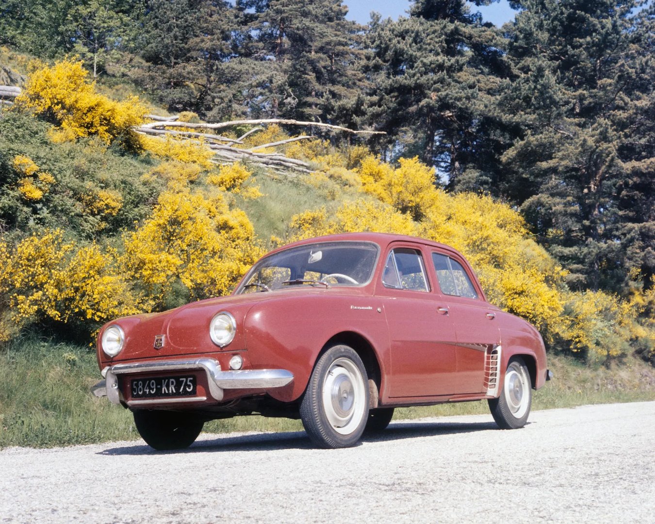 Renault_Dauphine_1_generation__Sedan__4.jpg