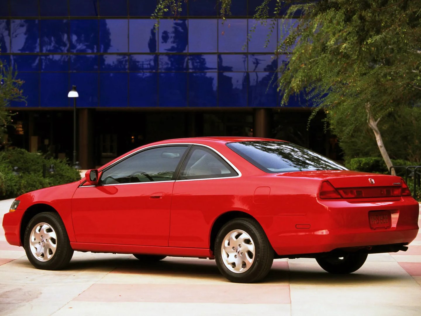 Honda_Accord_6_generation__Coupe__1.jpg