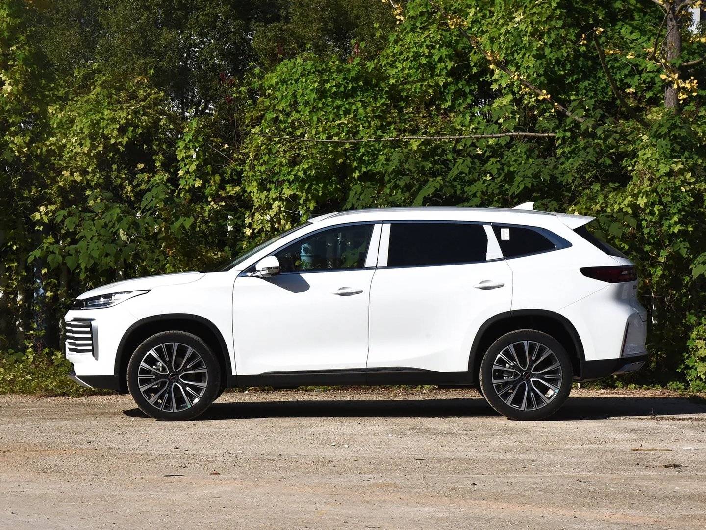 exeed_TXL_1_generation_restyling_2__SUV_5-doors__4.jpg