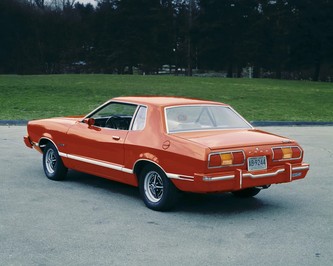 Ford_Mustang_2_generation__Coupe__1.jpg