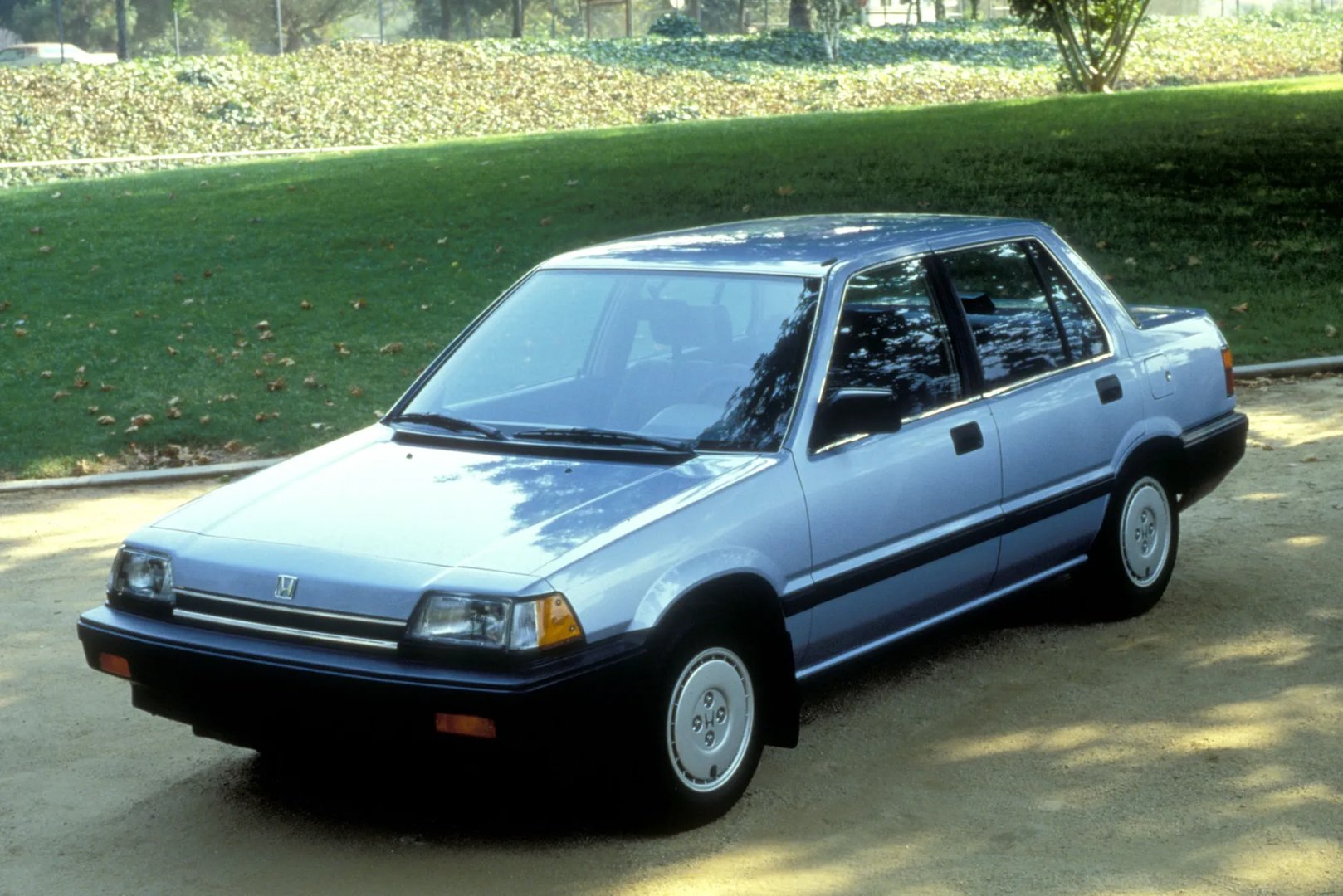 Honda_Civic_(USA)_3_generation__Sedan__1.jpg