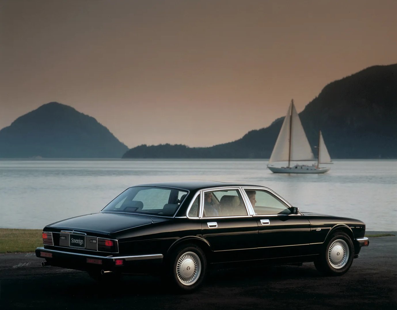 Jaguar_XJ_2_generation__Sedan__5.jpg