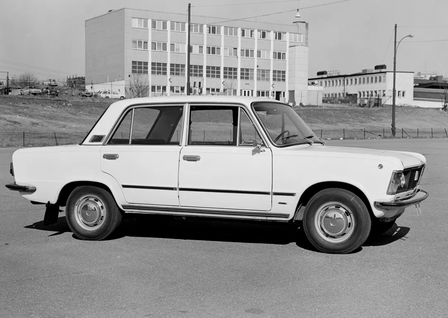 Fiat_125_1_generation__Sedan__2.jpg