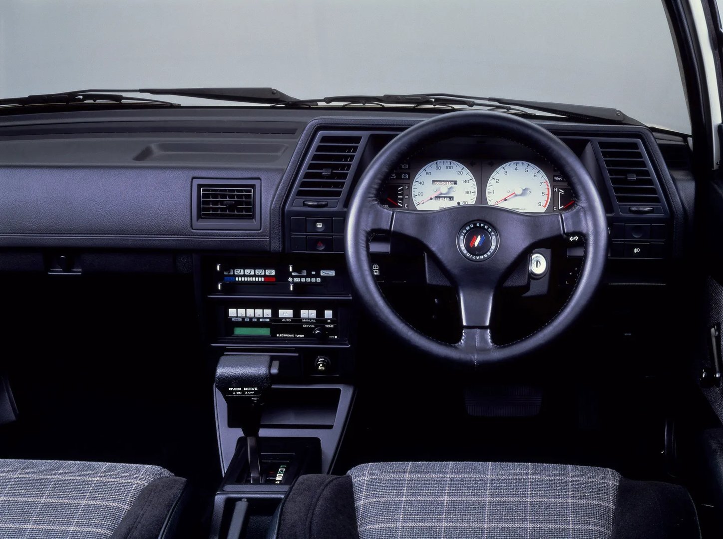 Nissan_Sunny_6_generation__Hatchback_3-door__8.jpg