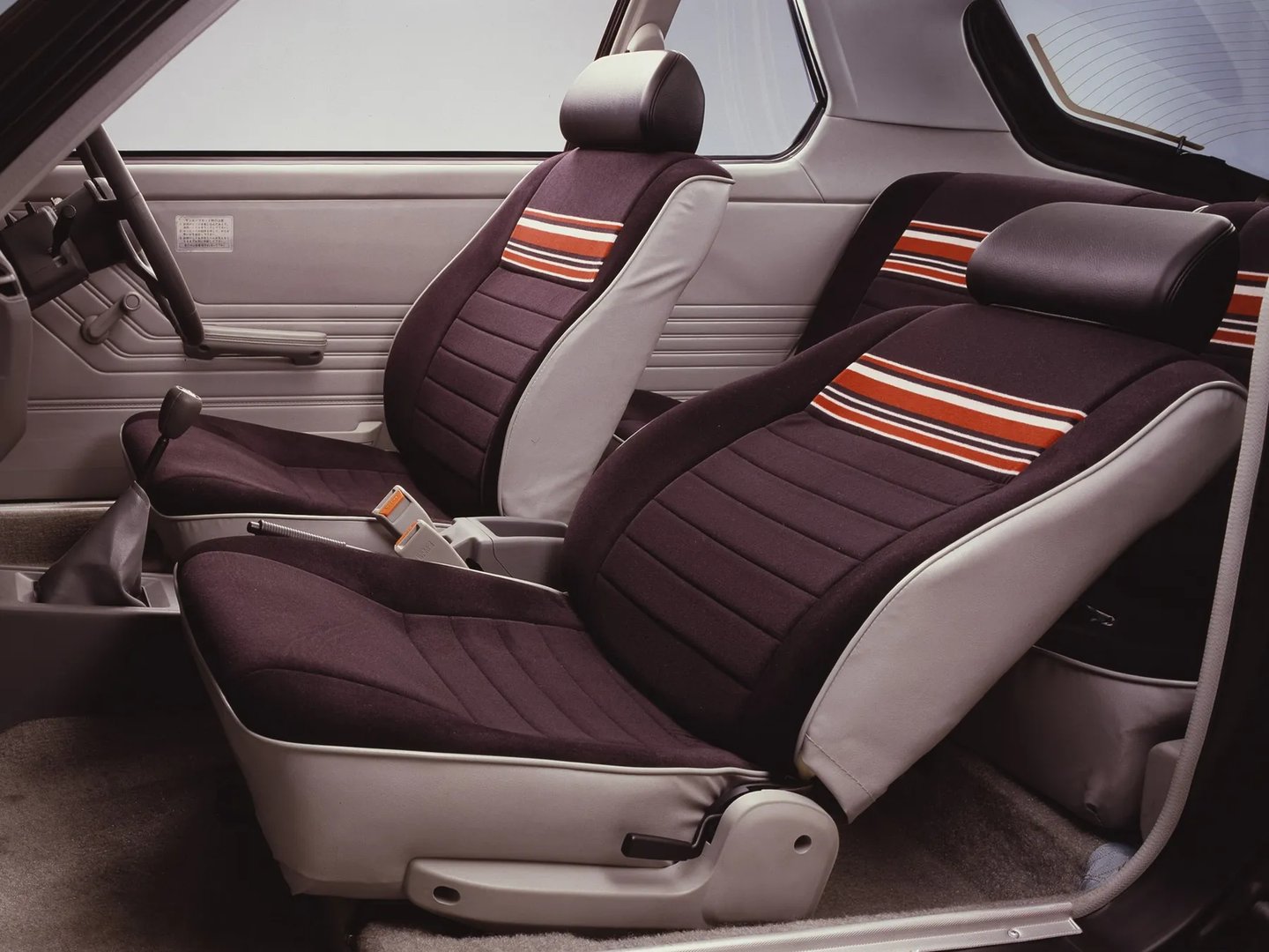 Nissan_Pulsar_1_generation__Coupe__10.jpg
