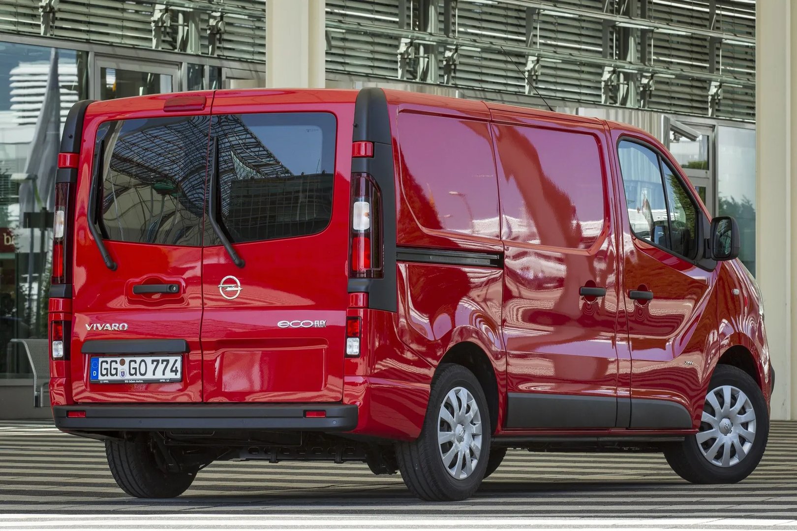 Opel_Vivaro_2_generation__Van__2.jpg