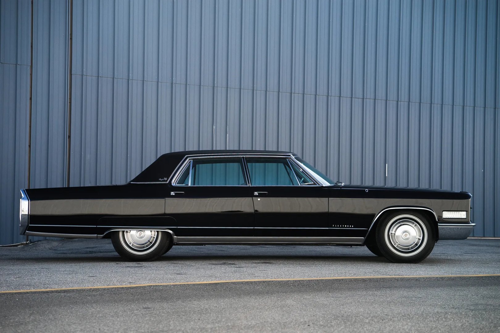 Cadillac_Sixty_Special_9_generation__Sedan__7.jpg