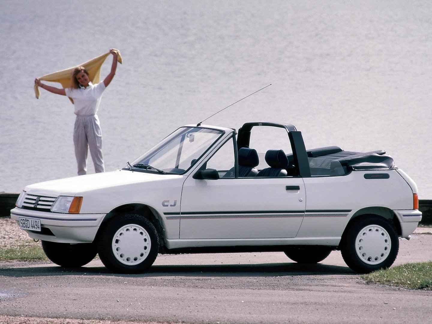 Peugeot_205_1_generation__Cabrio__6.jpg