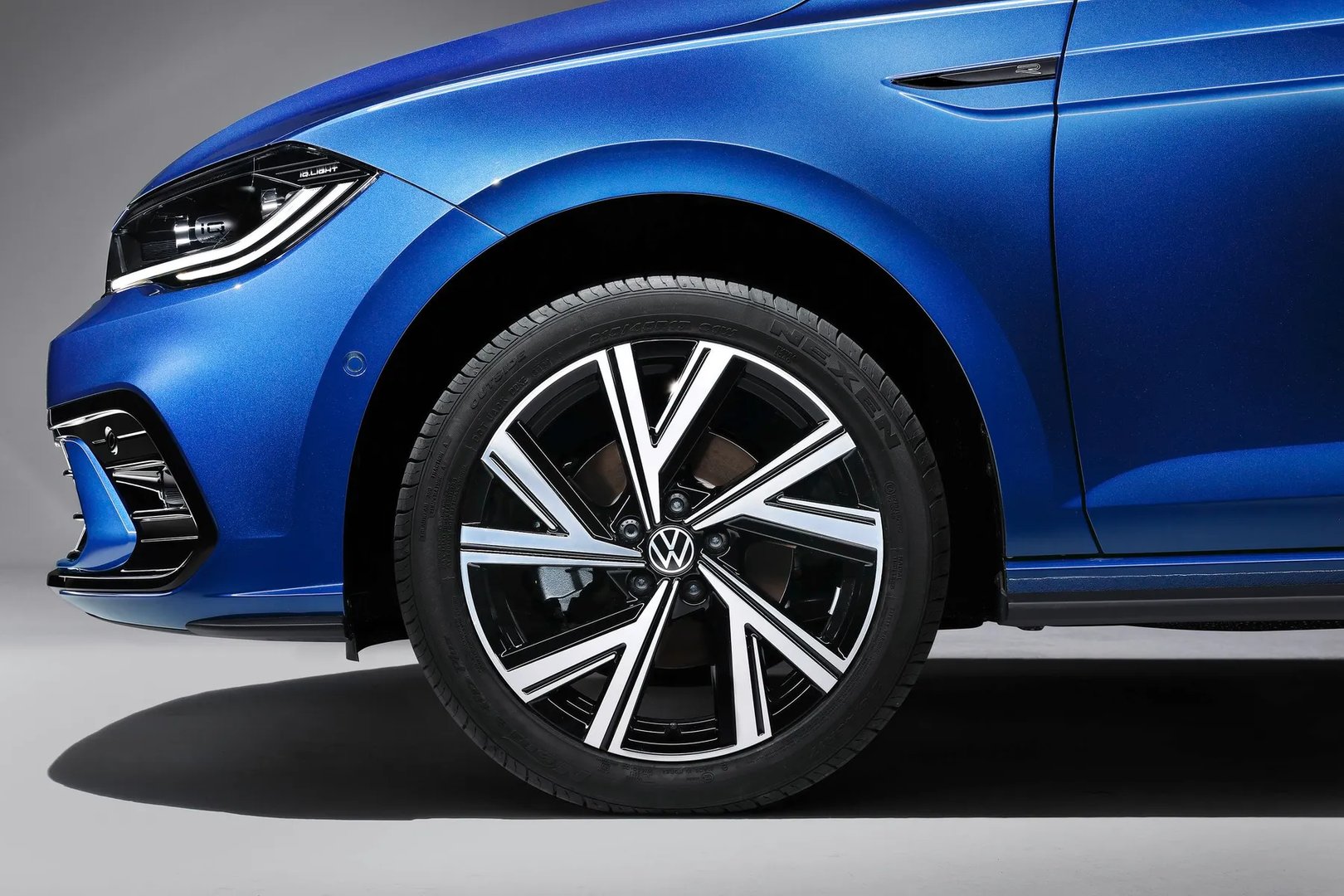 Volkswagen_Polo_6_generation_restyling__Mini_5-doors__9.jpg