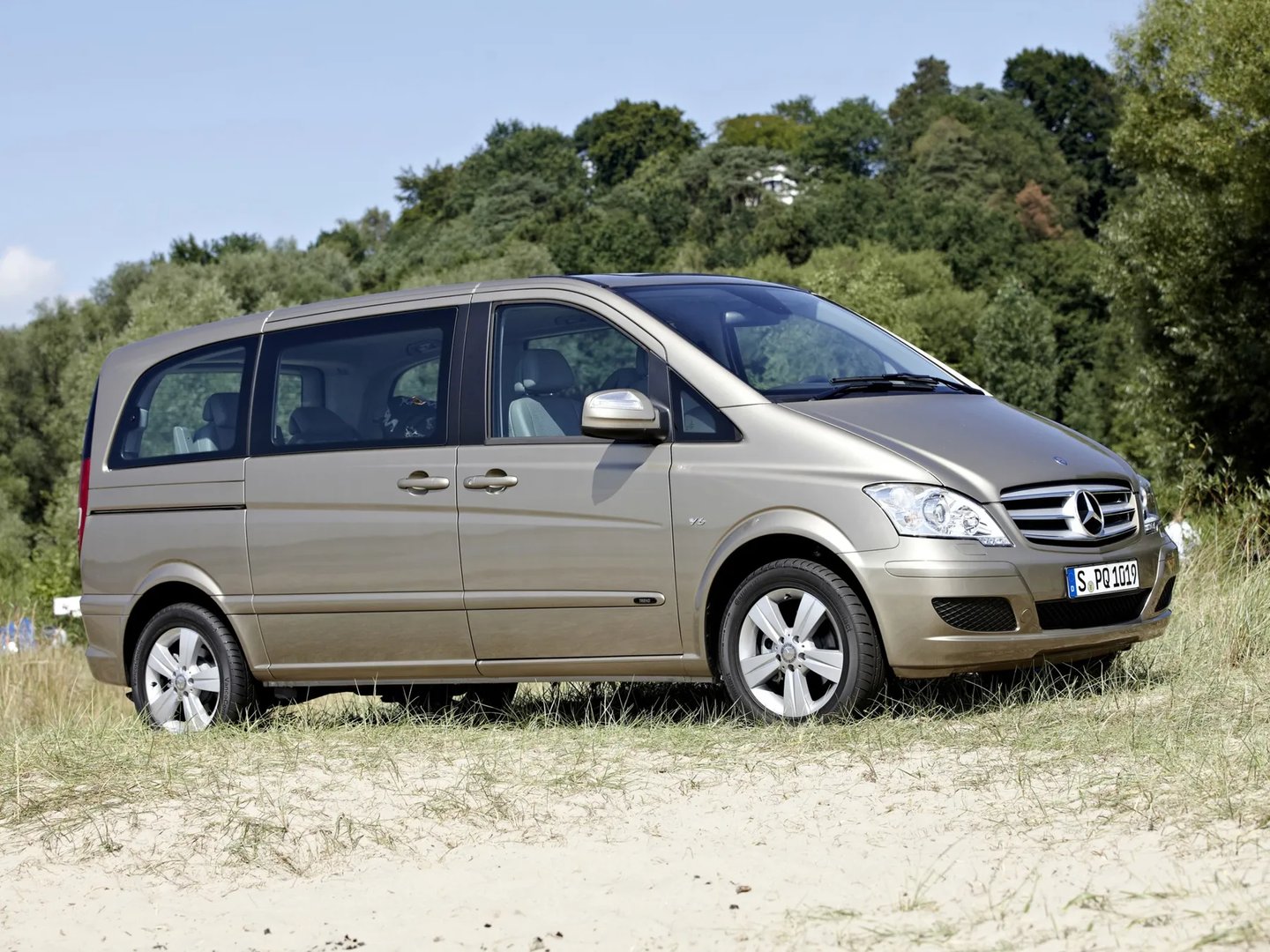 Mercedes_Viano_1_generation_restyling__Minivan__12.jpg