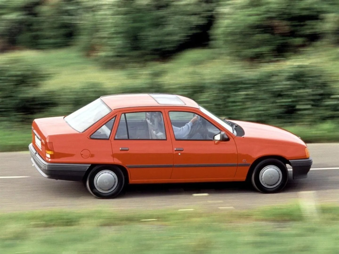Daewoo_Racer_1_generation__Sedan__1.jpg
