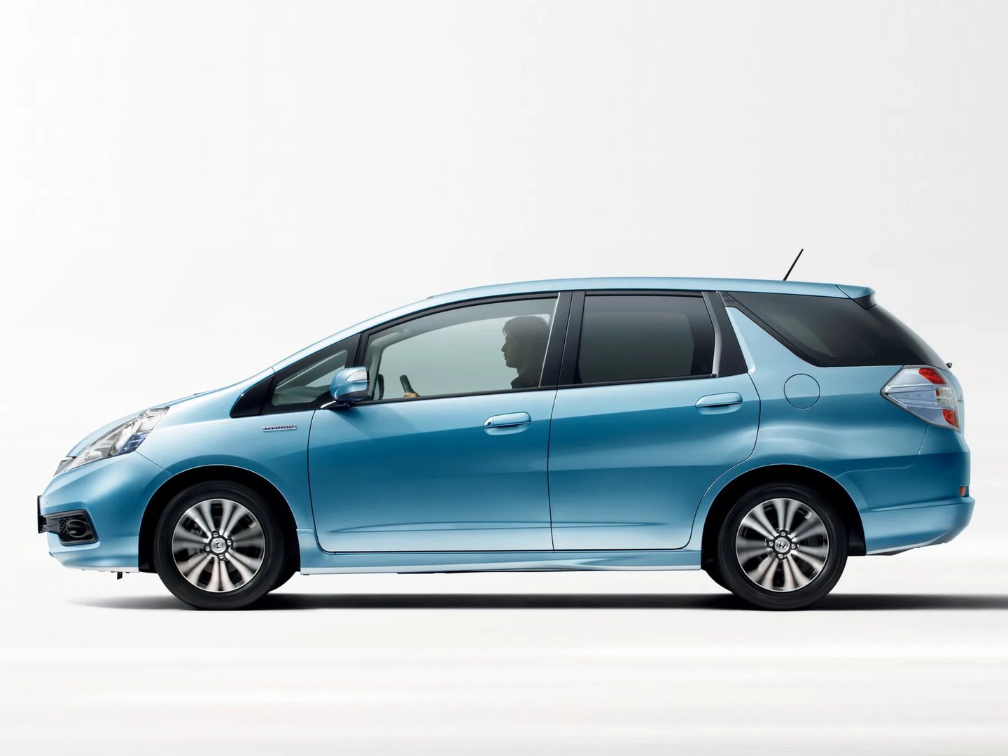 Honda_Fit_Shuttle_1_generation_restyling__Estate_5-door__1.jpg