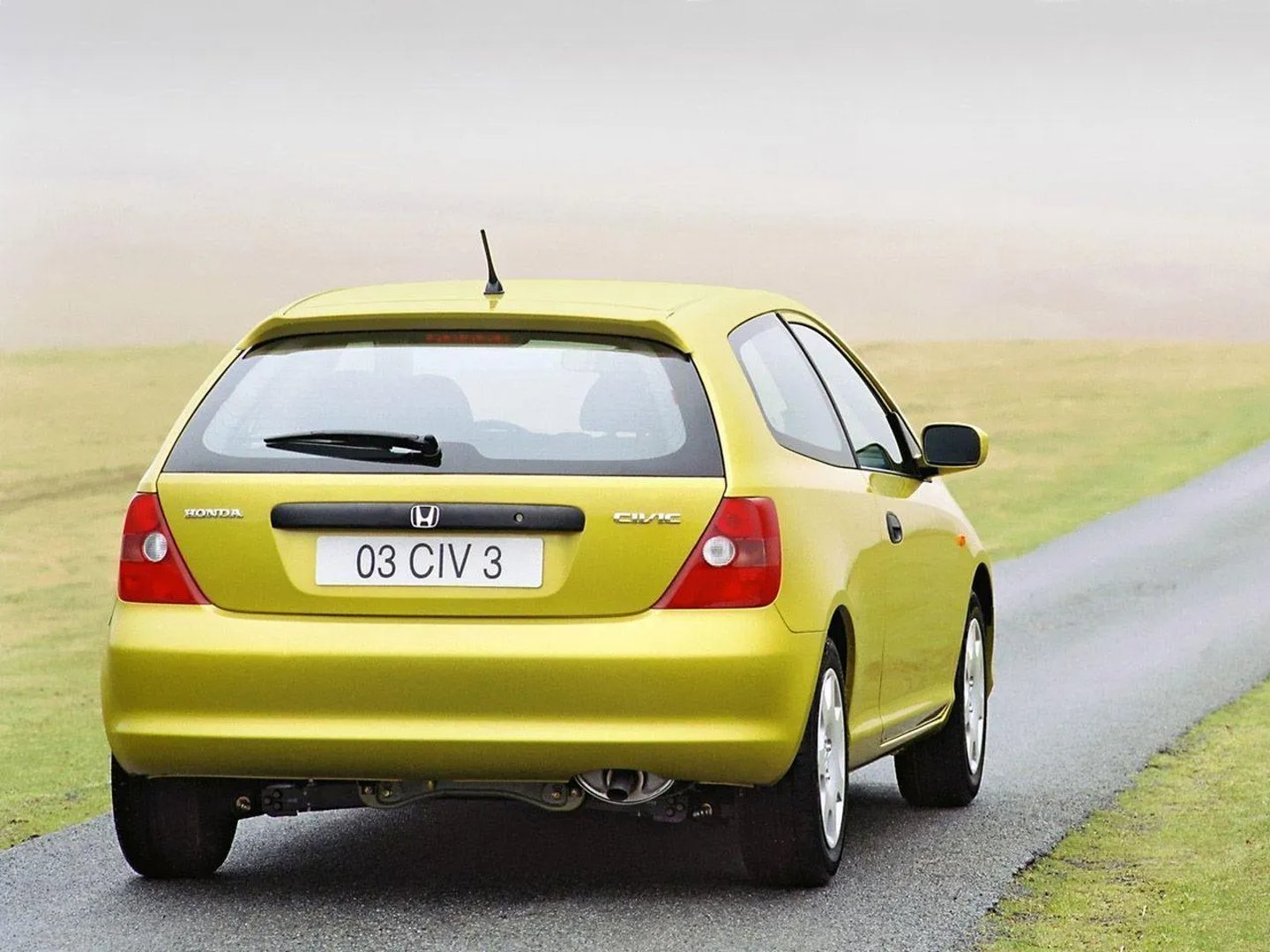 Honda_Civic_7_generation__Hatchback_3-door__1.jpg