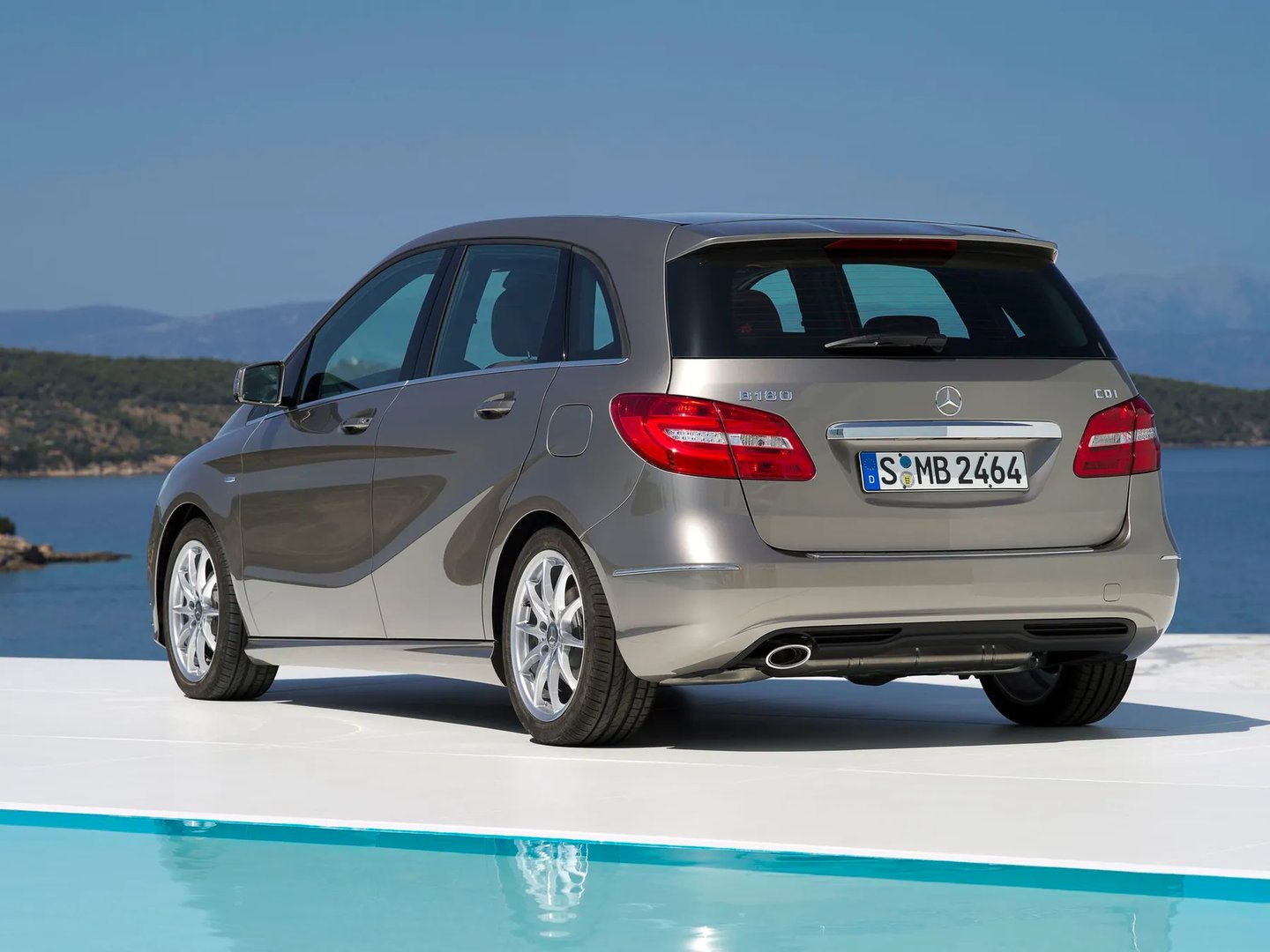 Mercedes_B-Class_2_generation__Hatchback_5-door__7.jpg