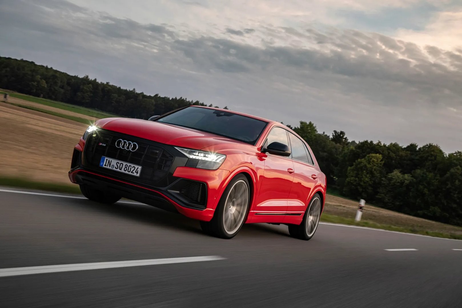 Audi_SQ8_1_generation__SUV_5-doors__9.jpg