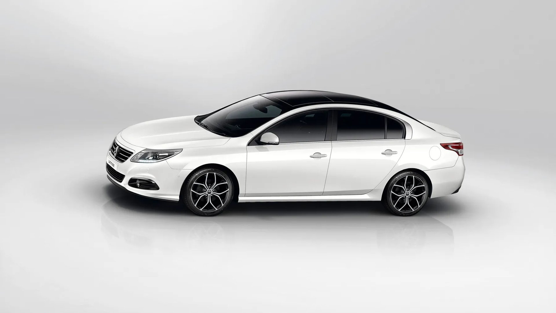 Renault_Latitude_1_generation_restyling__Sedan__2.jpg