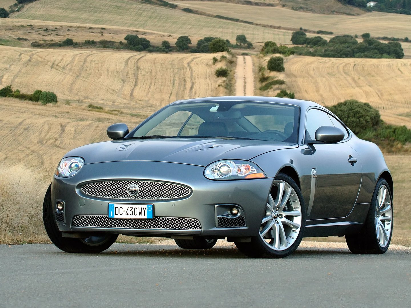 Jaguar_XKR_2_generation__Coupe__10.jpg