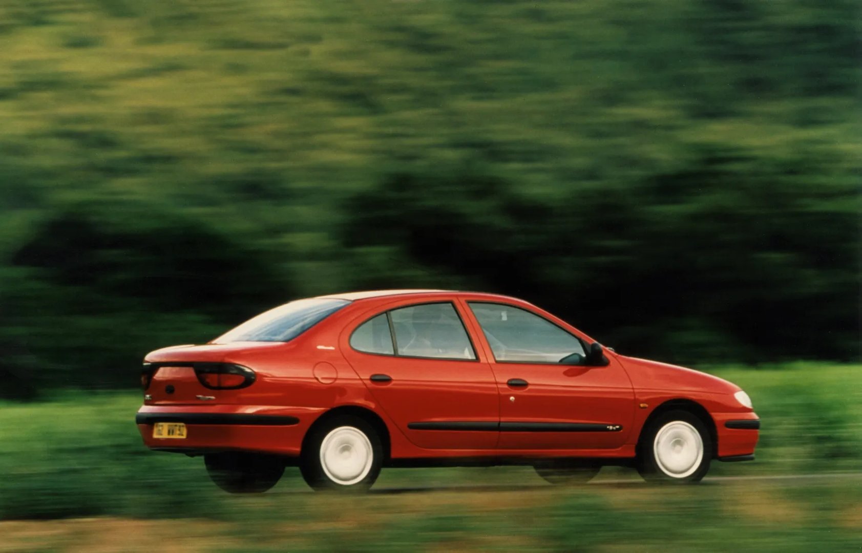 Renault_Megane_1_generation__Sedan__2.jpg