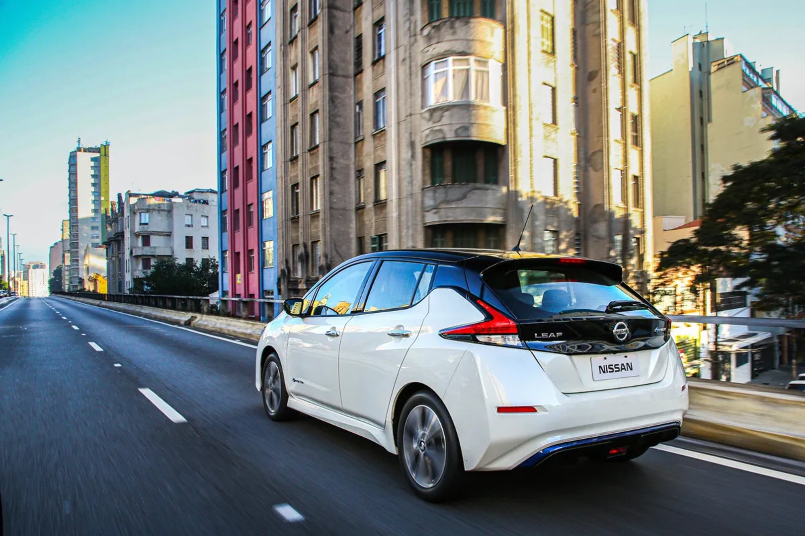 Nissan_Leaf_2_generation__Hatchback_5-door__7.jpg