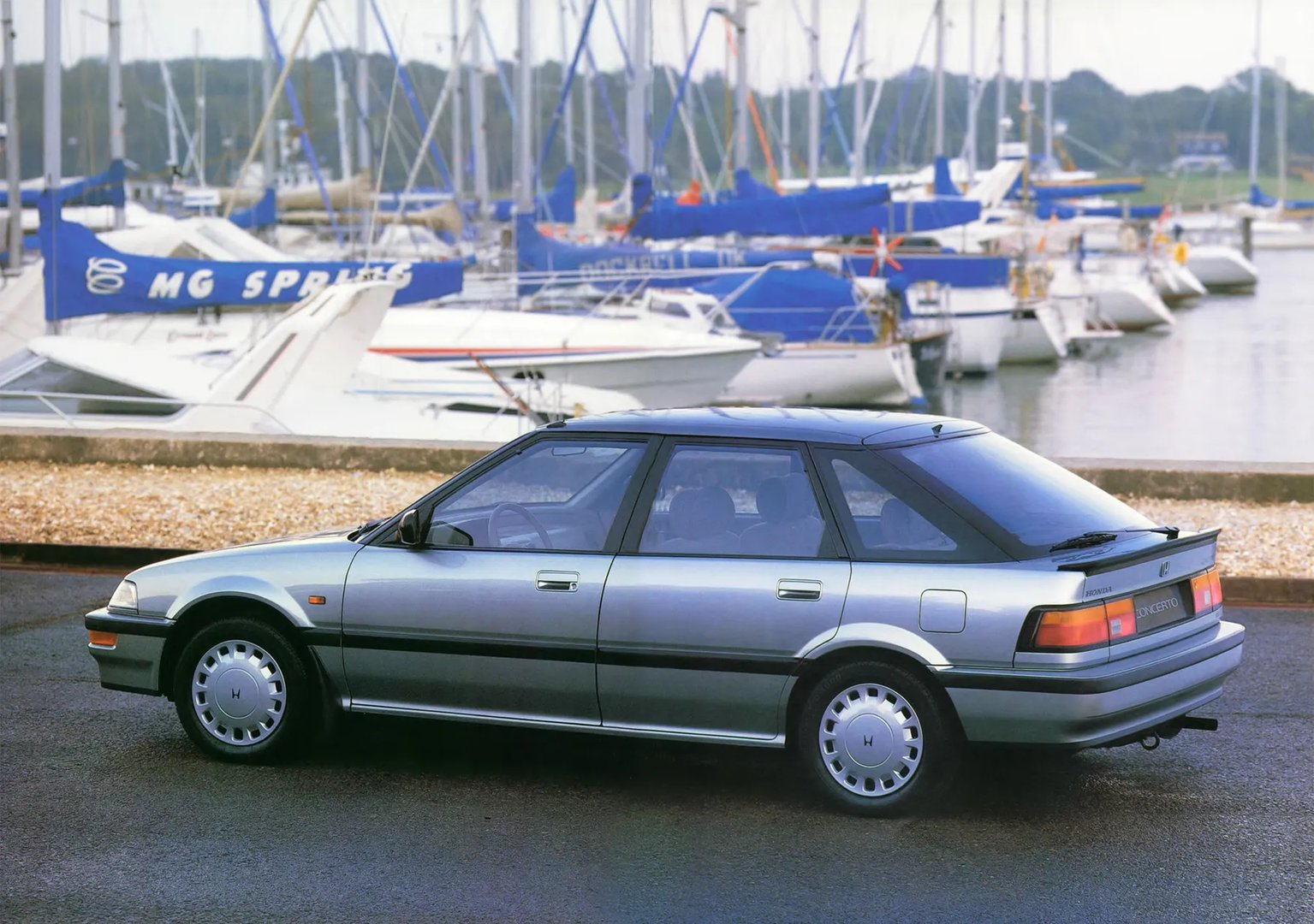 Honda_Concerto_1_generation__Hatchback_5-door__1.jpg
