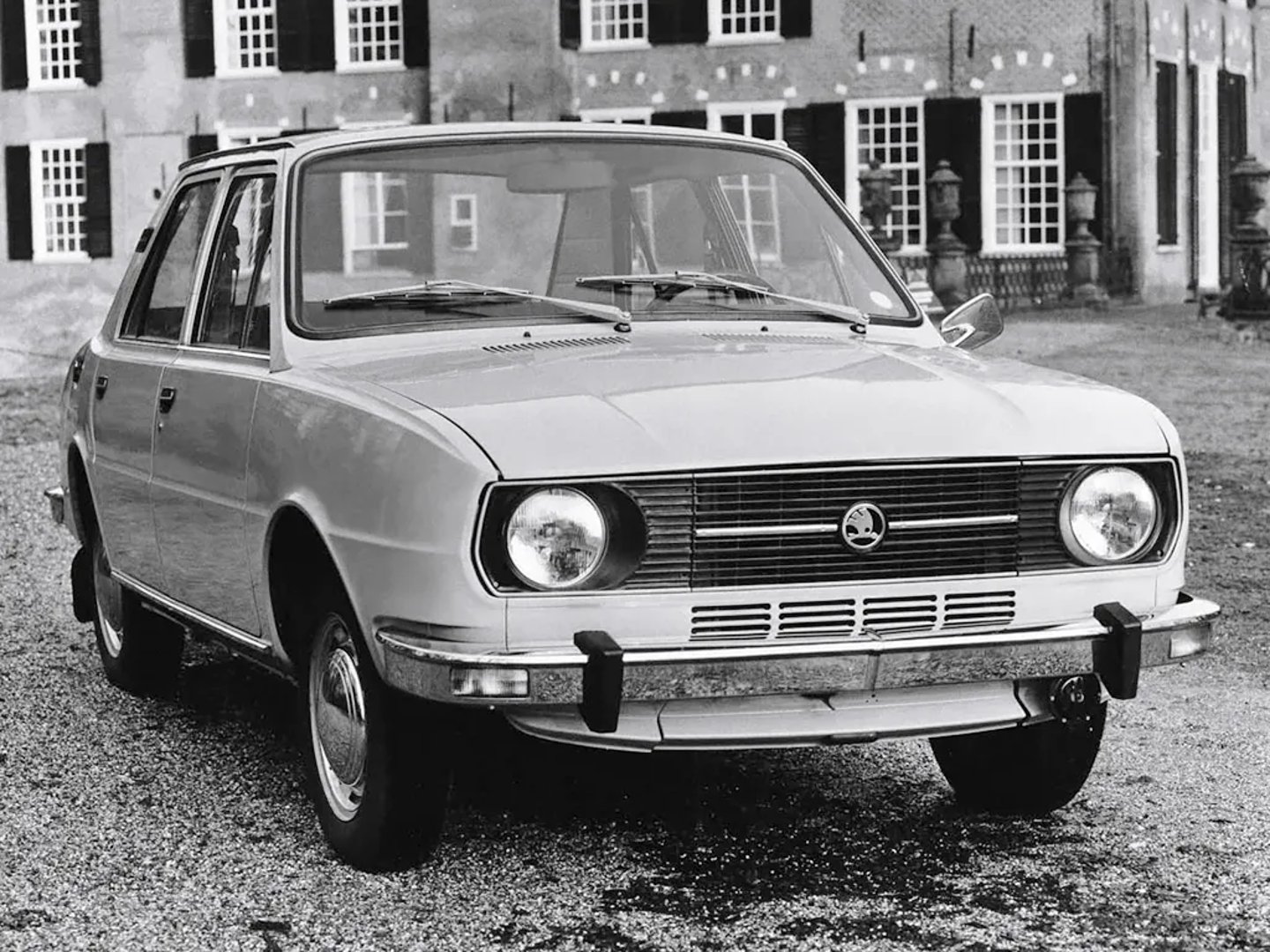 Skoda_105,_120_1_generation__Sedan__4.jpg