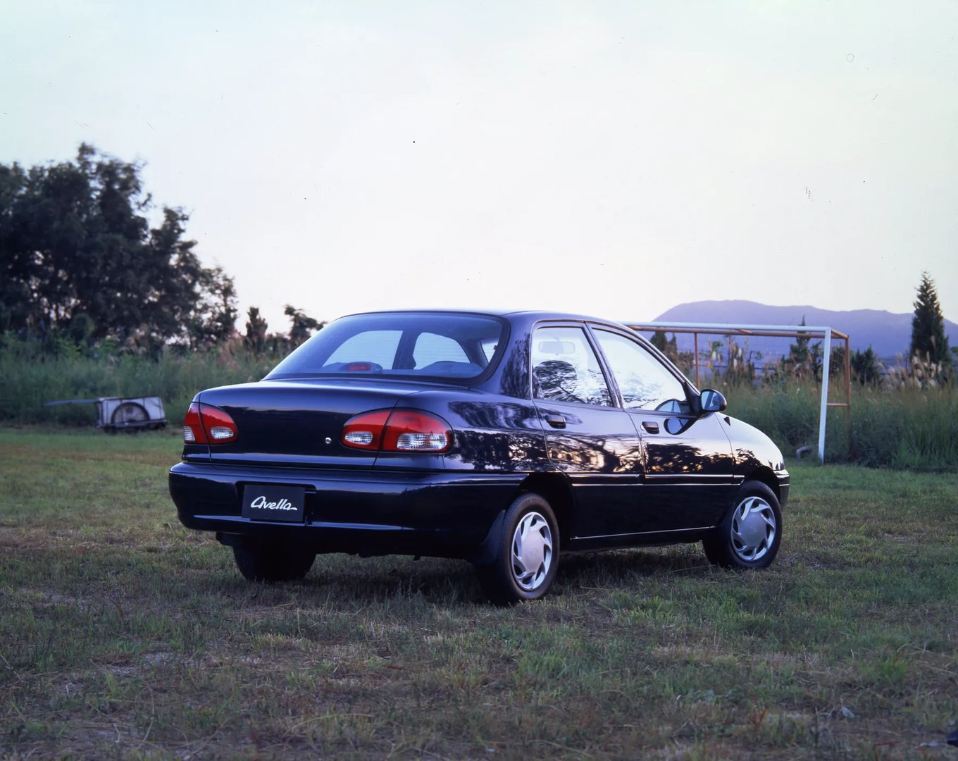 Kia_Avella_1_generation__Sedan__5.jpg