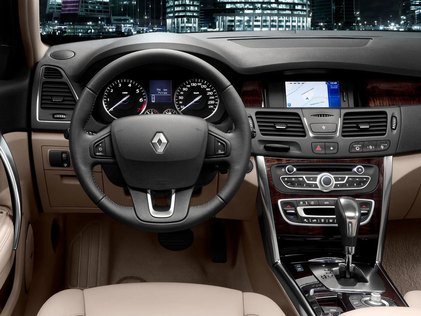 Renault_Latitude_1_generation__Sedan__11.jpg