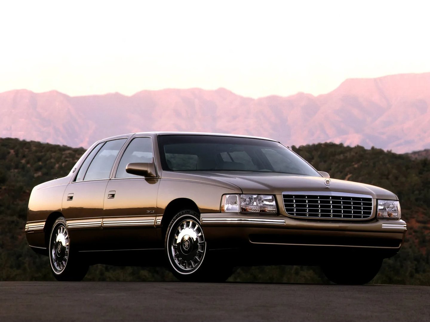 Cadillac_DeVille_7_generation__Sedan__10.jpg