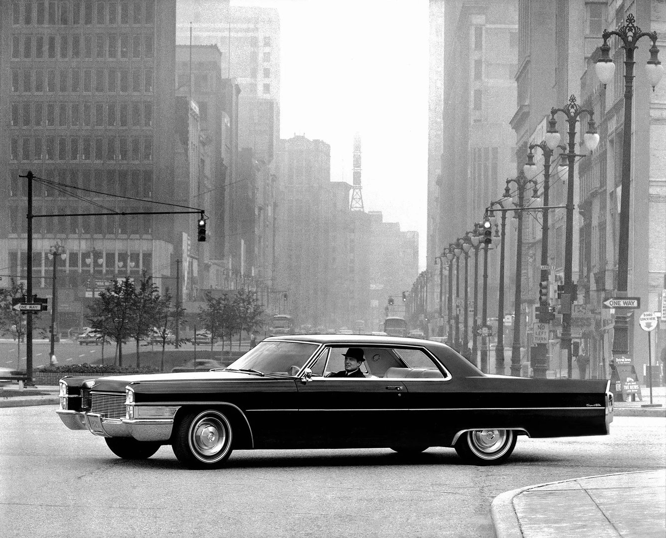 Cadillac_DeVille_3_generation__Coupe__10.jpg