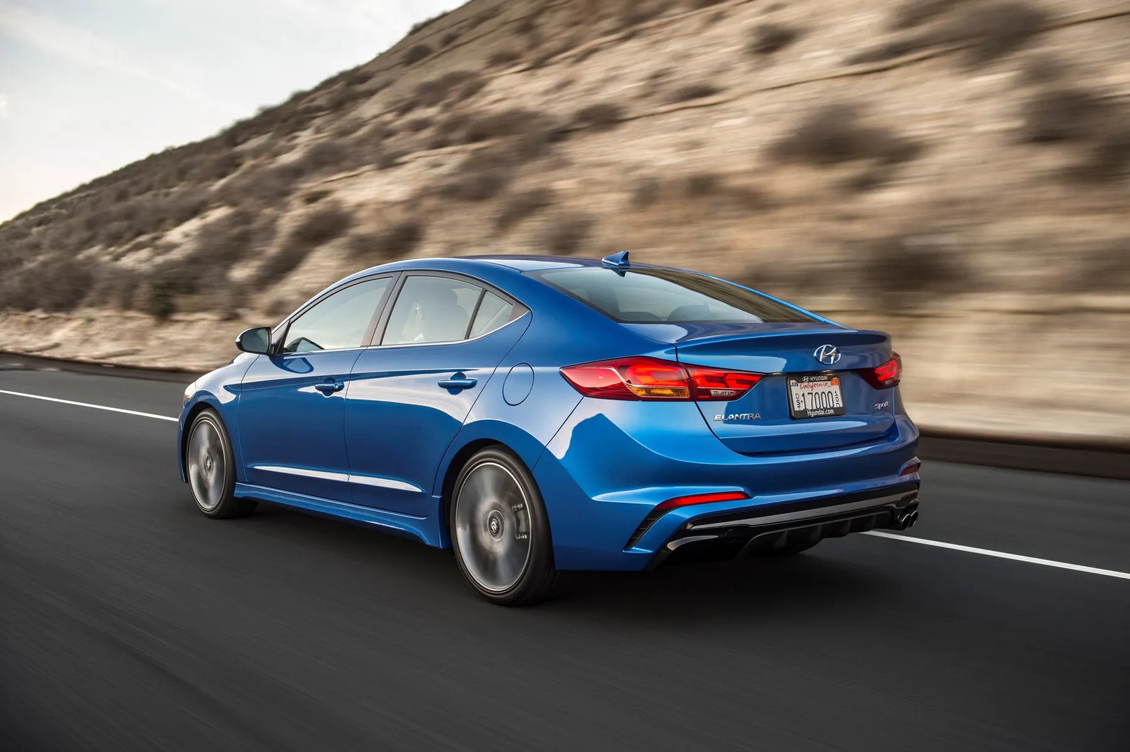 Hyundai_Elantra_6_generation__Sedan__12.jpg