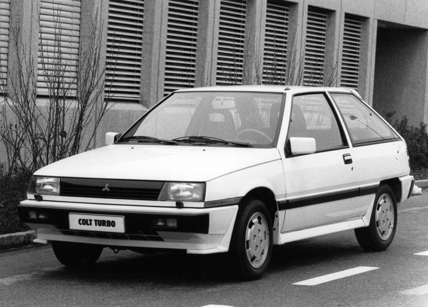 Mitsubishi_Colt_2_generation__Mini_3-doors__2.jpg