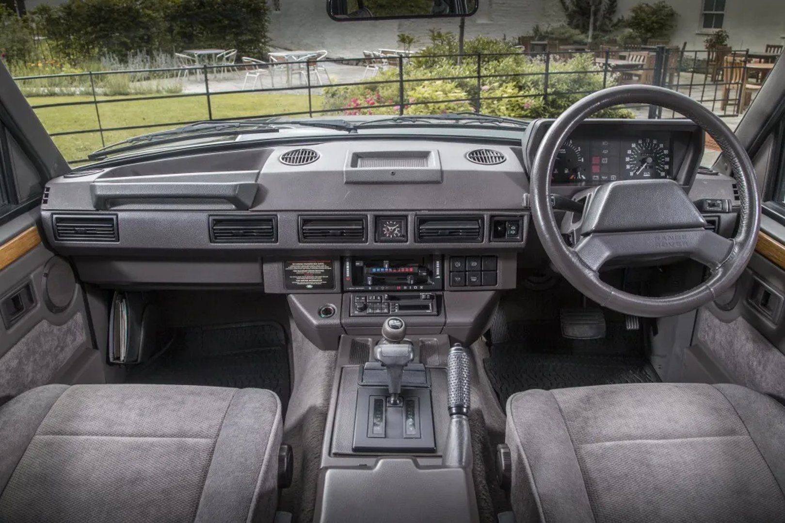 Land Rover_Range_Rover_1_generation__SUV_5-doors__11.jpg